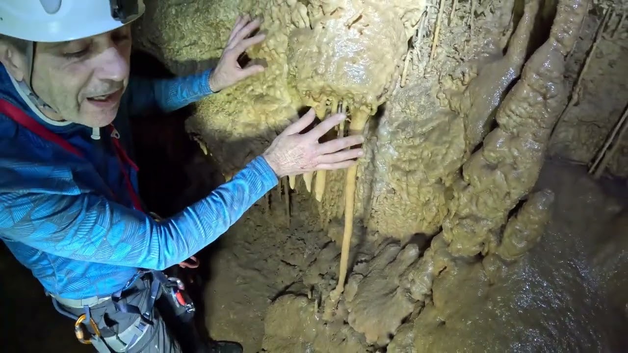AL FILO DE LO POSIBLE, COVA DE CORNAVAQUES, MALLORCA