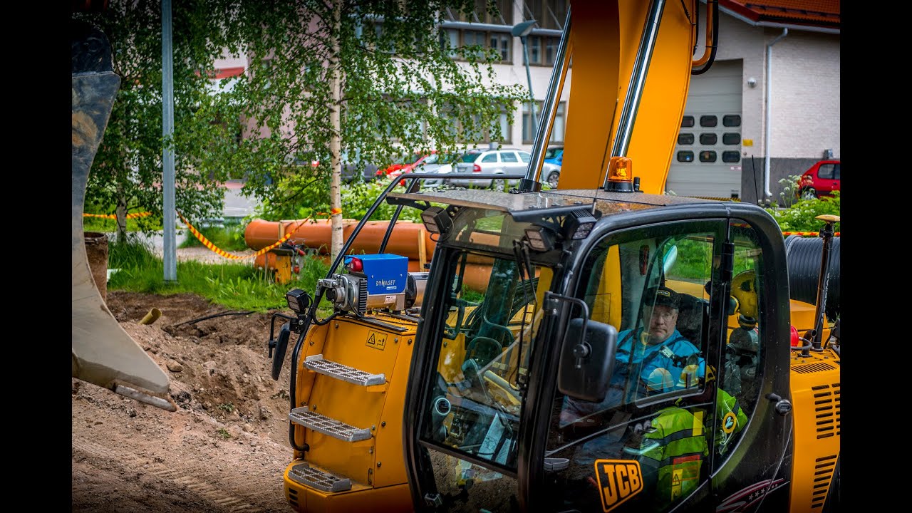 DYNASET HG Hydraulic Generator Providing Electricity for a Worksite