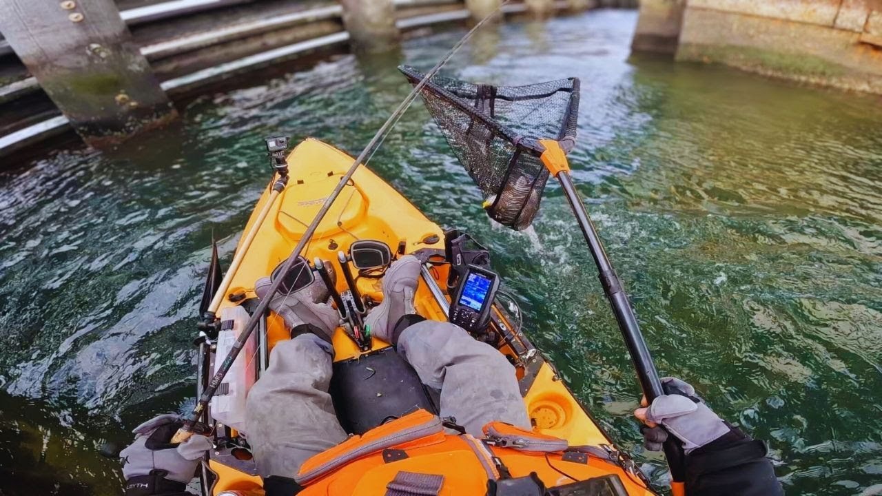 Fishing in the cold! Late Fall fishing for Blackfish 11/23/2025