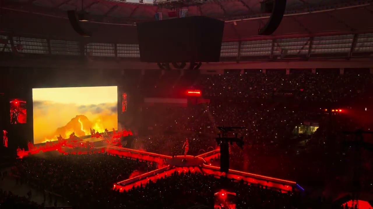 The Weeknd performing ‘The Hills’ in Vancouver, BC
