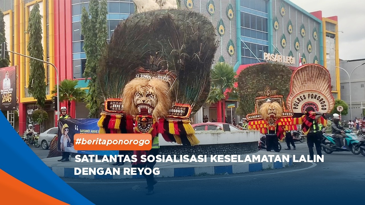 PONOROGO - Satlantas Sosialisasi Keselamatan Lalin Dengan Reyog