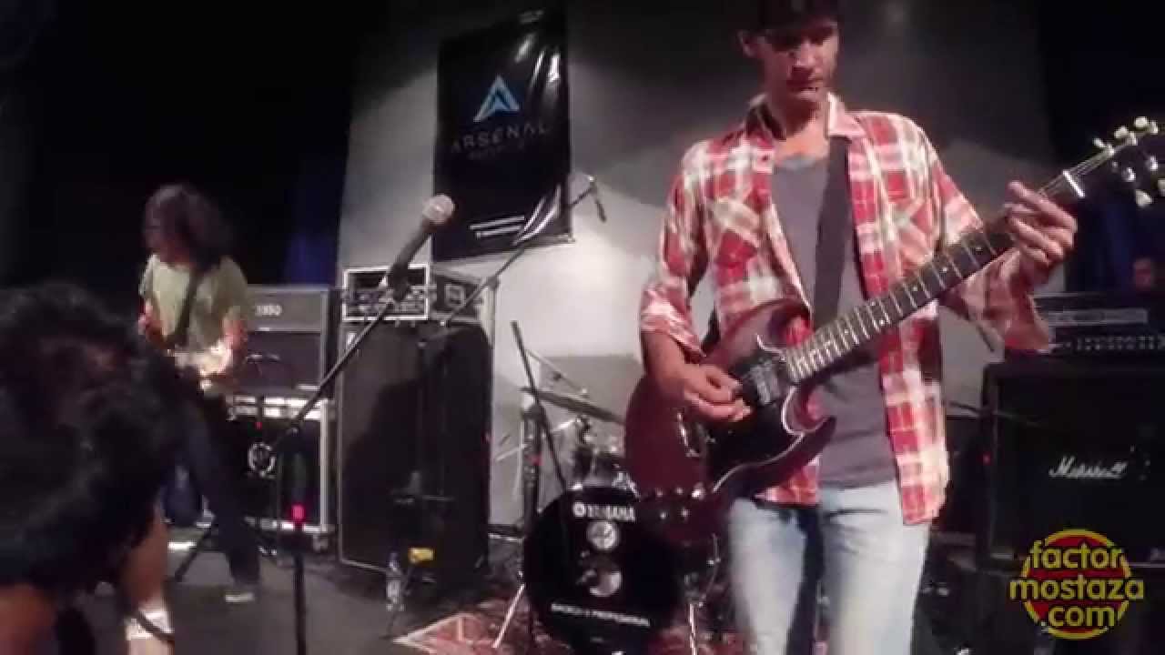 Desnudos En Coma - Wolves in The Hall (En Vivo - Medellín - 3 Mayo 2014) - FactorMostaza.com