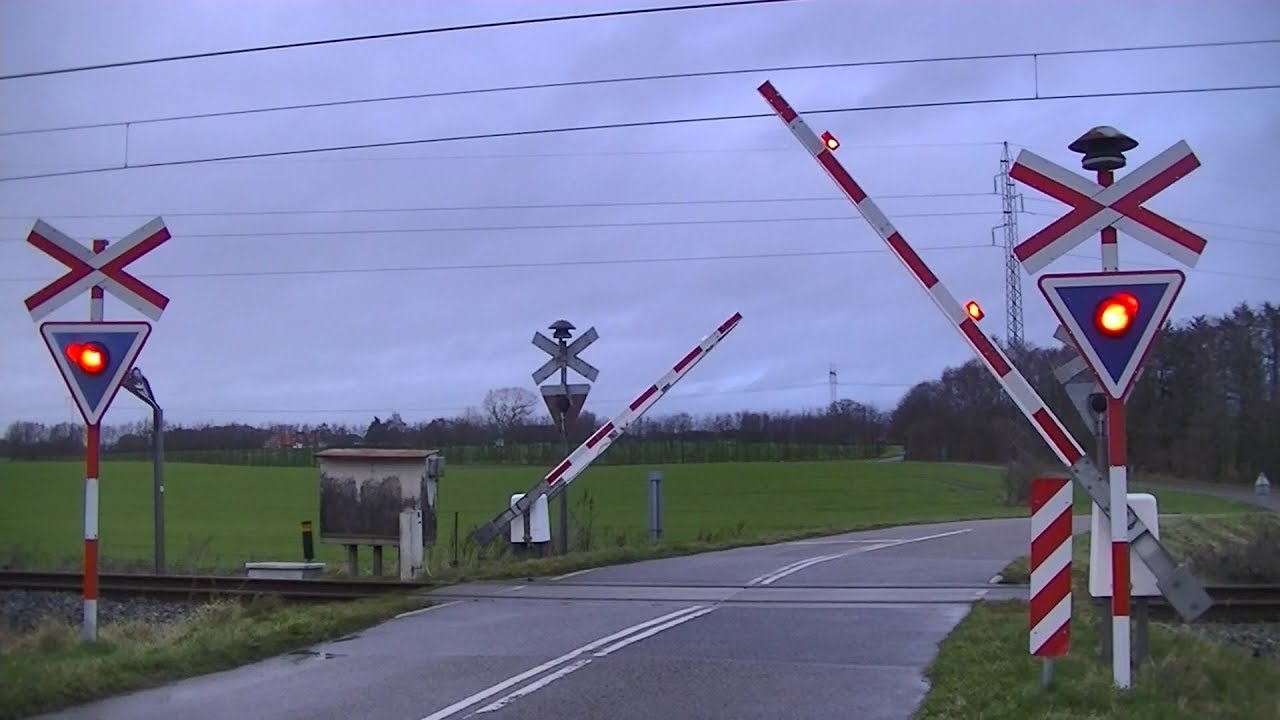 Spoorwegovergang Sønderborg (DK) // Railroad crossing // Jernbaneoverskæring
