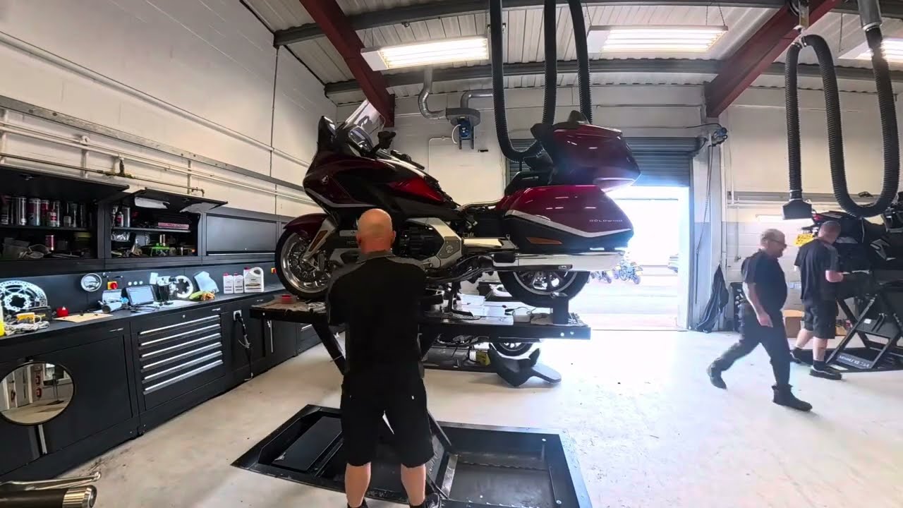Tom VS Goldwing - Primary Gear Bolt Recall Honda Goldwing GL1800