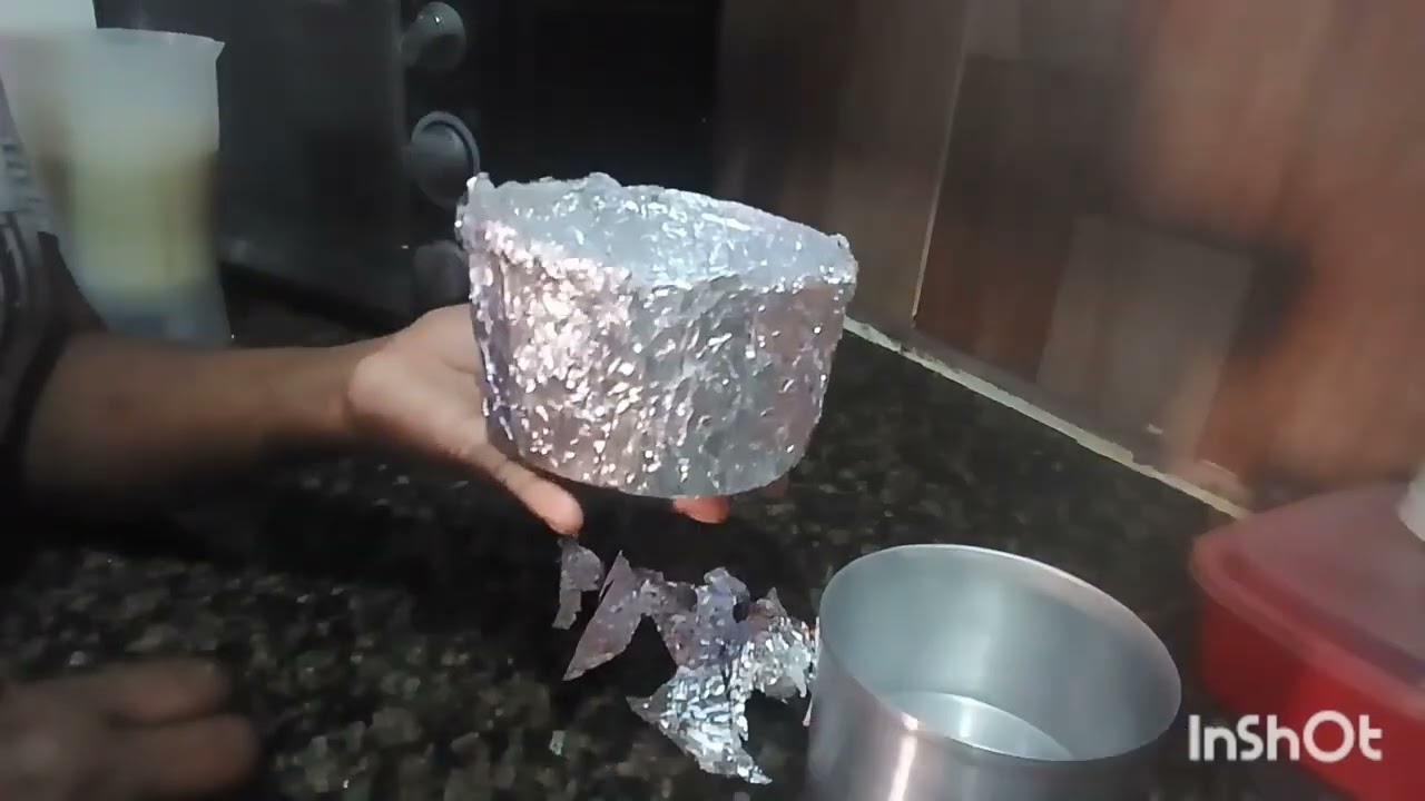 testei assar massa de bolo em forma de papel alumínio😁🤔
