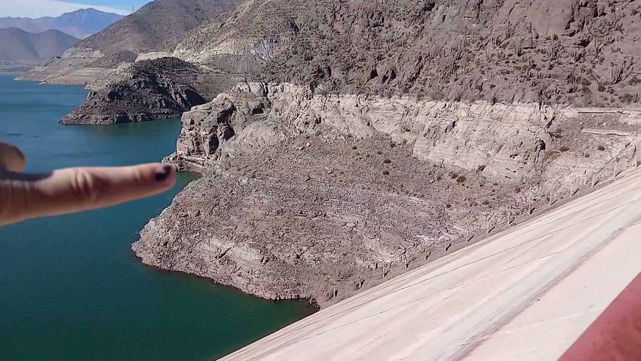 Embalse Puclaro con niveles muy bajos. Valle del Elqui, Chile