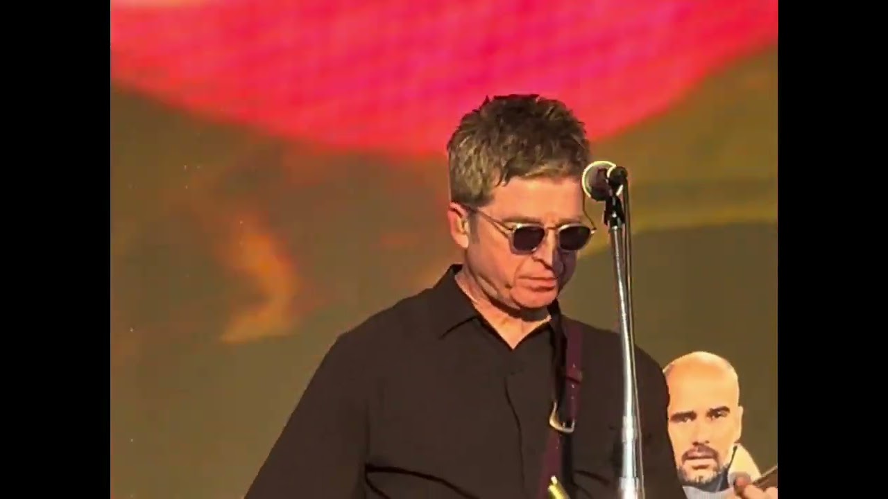 Oasis • Roll With It 2009 vs 2025