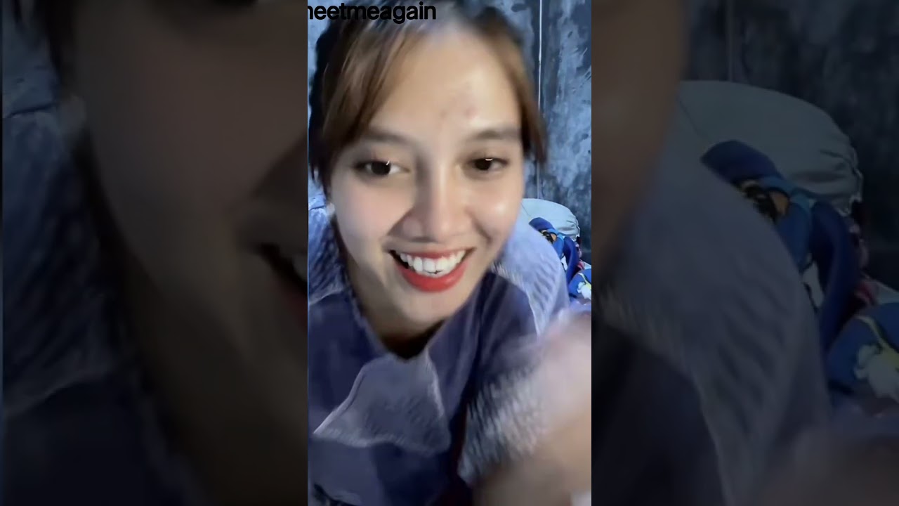 Daily activity: cewek ini lagi asik sendiri live nya guys