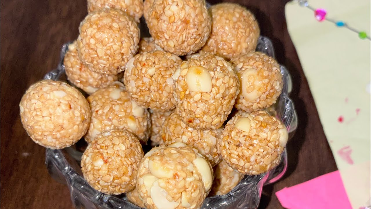 मऊ खुसखुशीत तिळाचे लाडू /संक्रांत स्पेशल तिळाचे लाडू /तिळाचे मऊसुत  पाकातले लाडू 