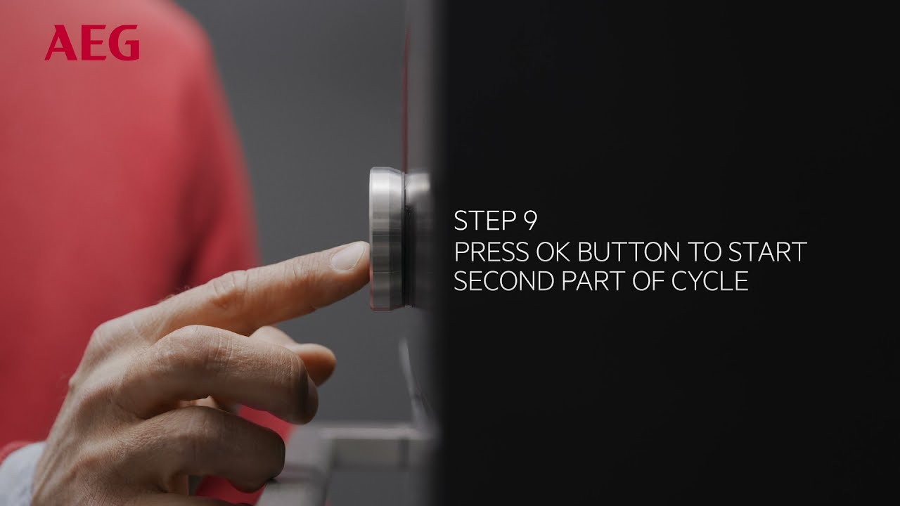 How to use steam cleaning with your AEG oven