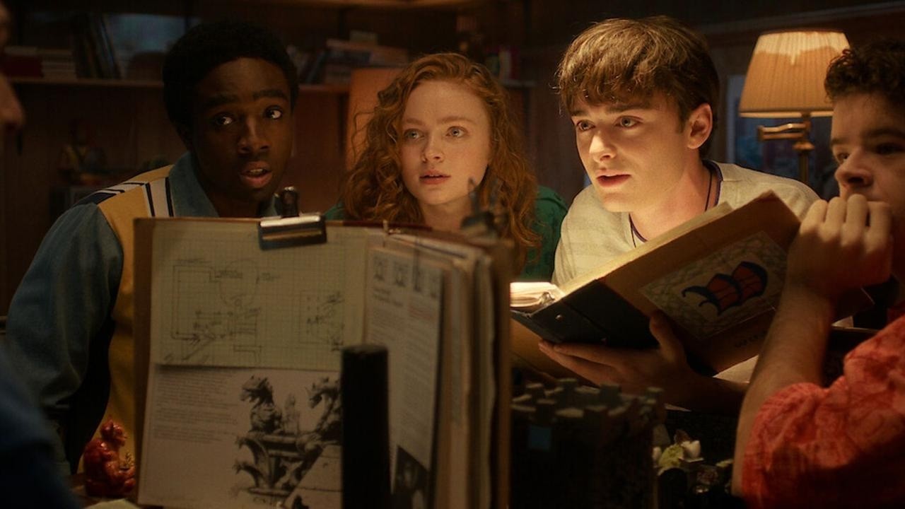 Stranger Things Finale: Star's SHOCKING One-Word Reaction!