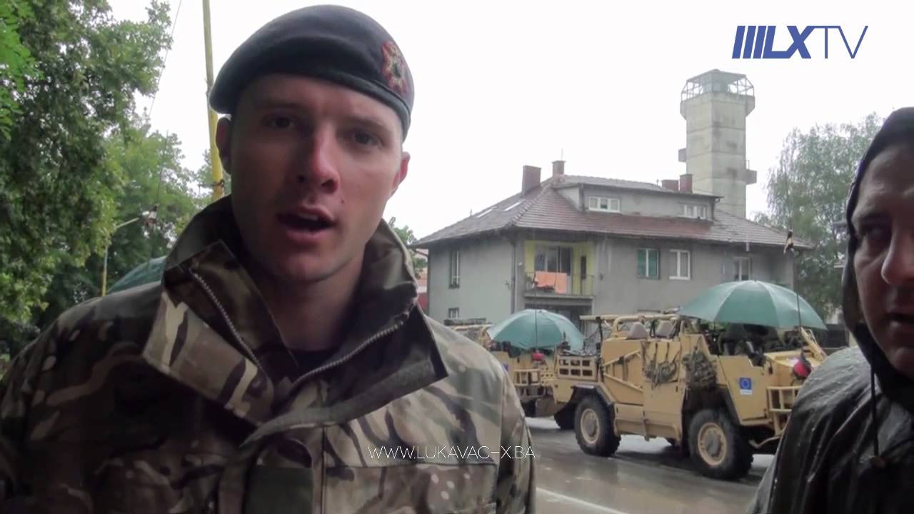 [Lukavac-x] Britanski vojnici učestvovali u ciscenju ulica Lukavca