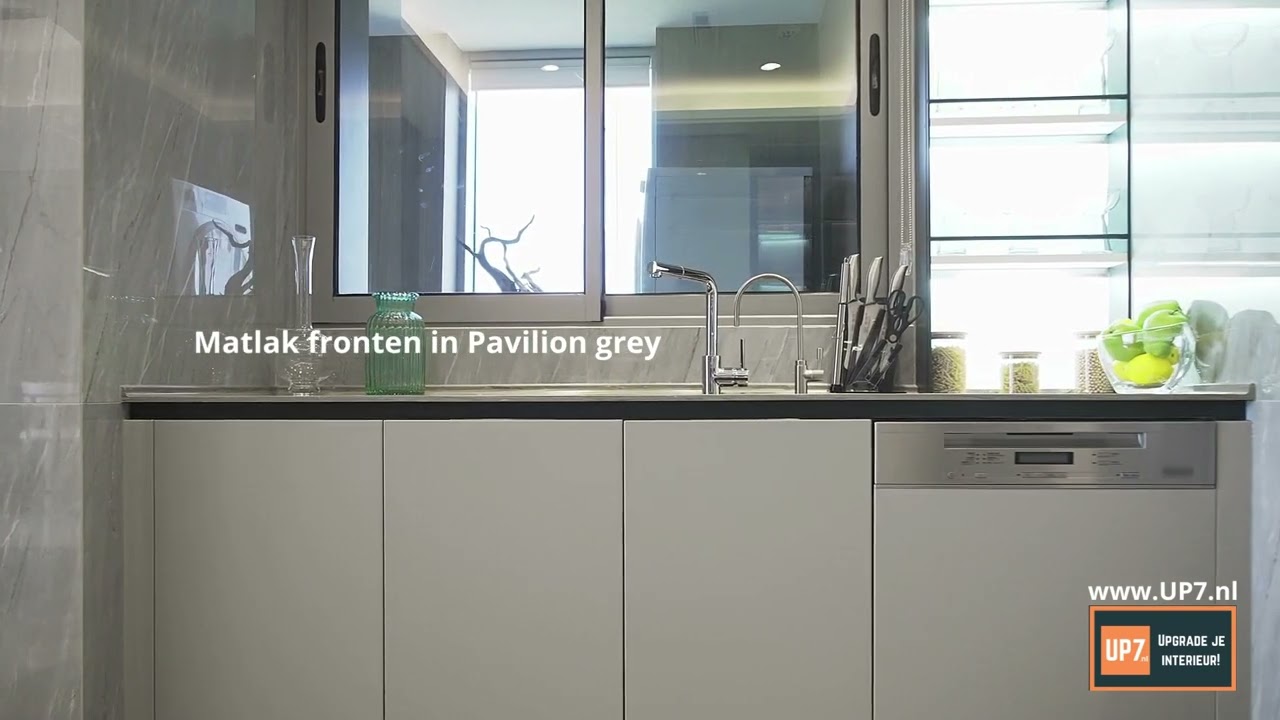 Farrow and ball keukenfronten en meubelfronten. Keuken in de kleur pavilion grey.