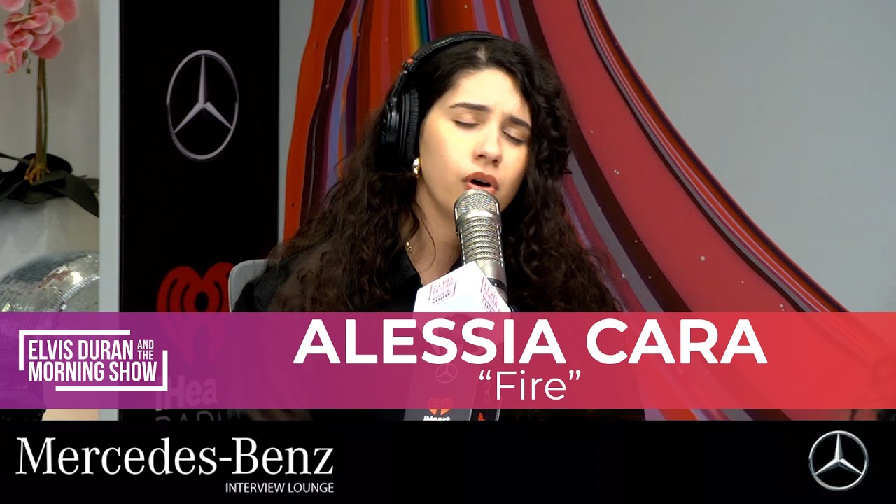 Alessia Cara: "Fire" | Elvis Duran Live