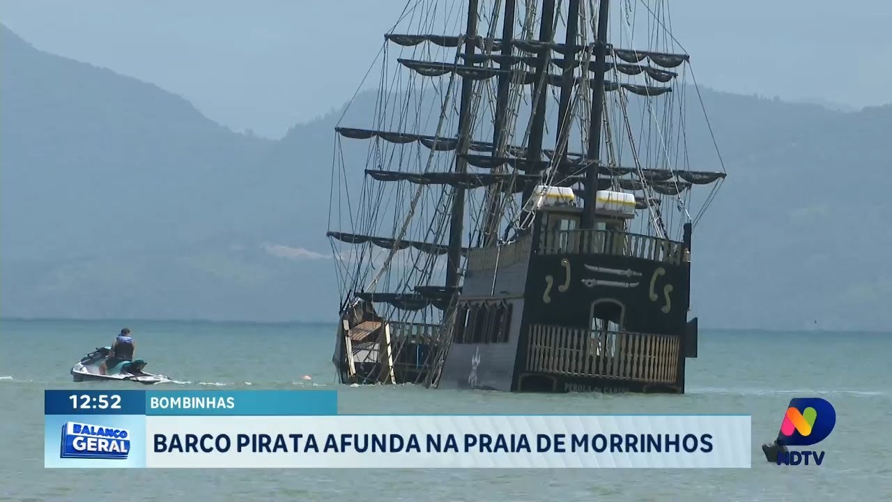 Barco Pirata que afundou na Praia de Morrinhos ainda não foi retirado do local
