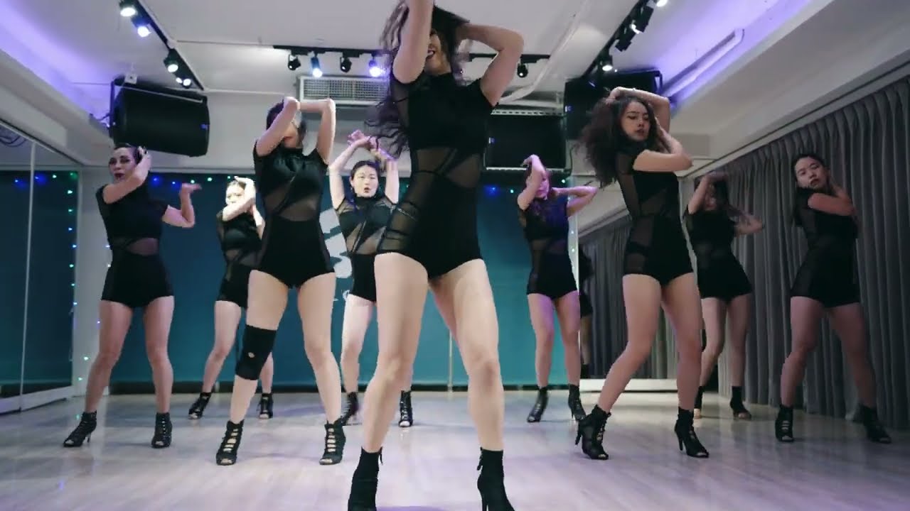 Mandy Ensemble Performance (Heels/Bachata/Salsa) at Flow Taipei 4th Anniversary(Leave the Door Open)