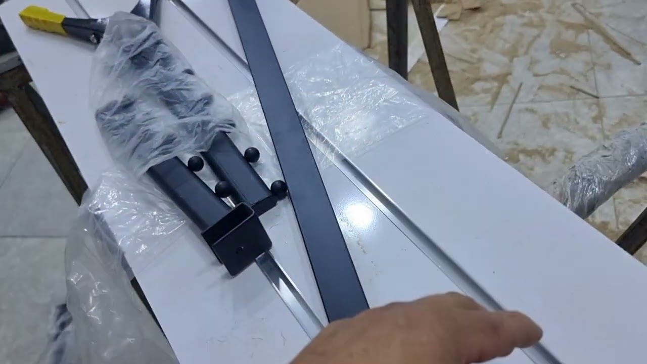 السكة بديل slatwall لي ديما تيسولو عليها الناس موجودة حاليا