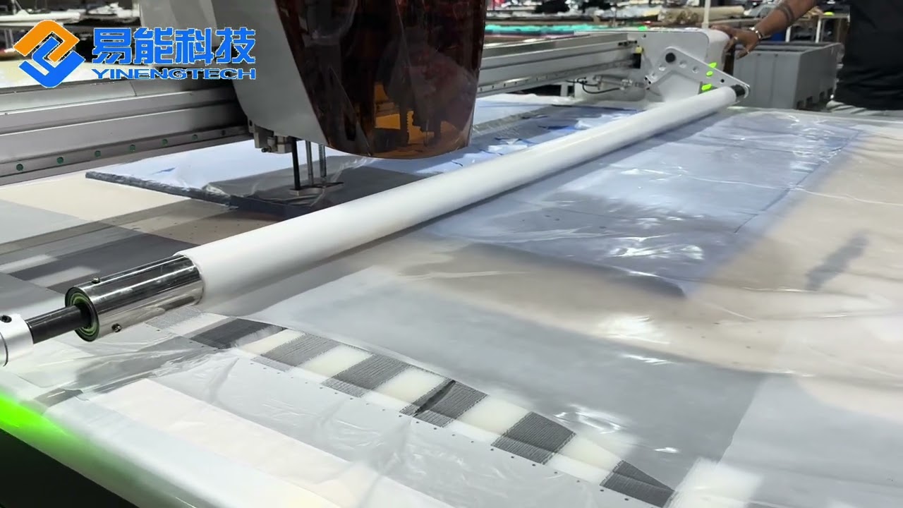 雨衣 90 layers of 350gsm coated fabric cutting for Raincoat industry 