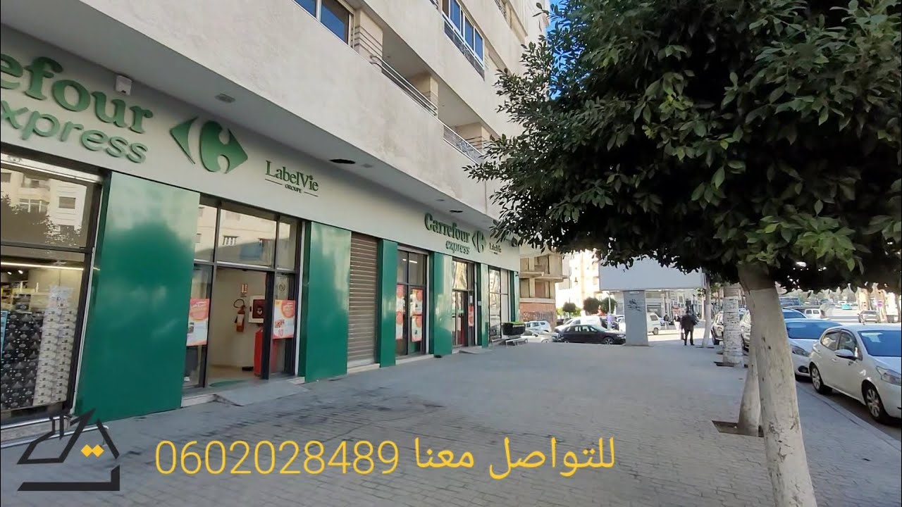 آخر الشقق شارع مولاي يوسف  وسط طنجة بثمن11500 درهم المساحة 100م الطابق 7 و الغرف 3 و الباركينغ مشترك