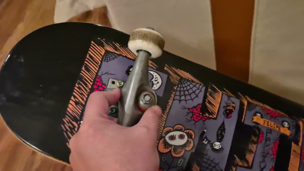 Skate reformado, shape novo, amortecedores, parafusos e porcas e rolamentos Abec 5...