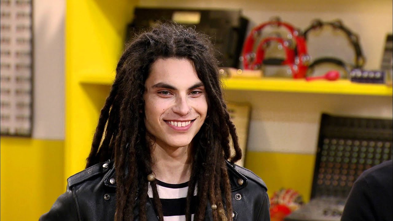 Samuel Larsen Guest Mentors on The Glee Project!