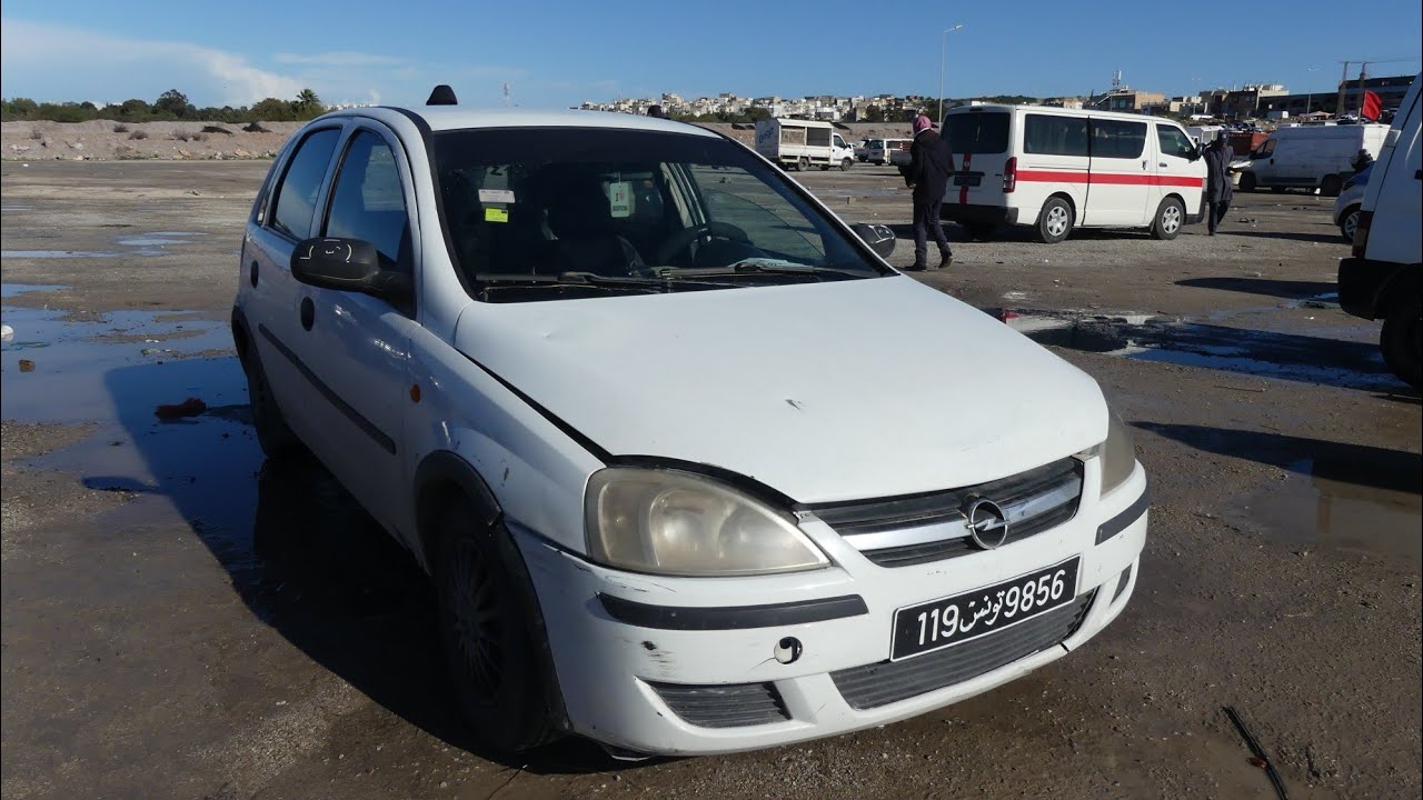 كرهبة Opel Corsa خارجت 2005 ماشيت 380الف طالب فيها 12مليون و نصف كل شيء على d'origine 