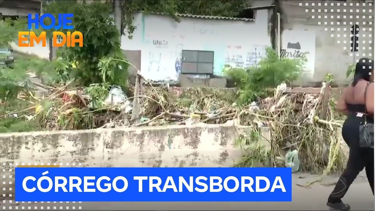 Córrego transborda por conta das chuvas e água invade casas em Santa Luzia (MG)