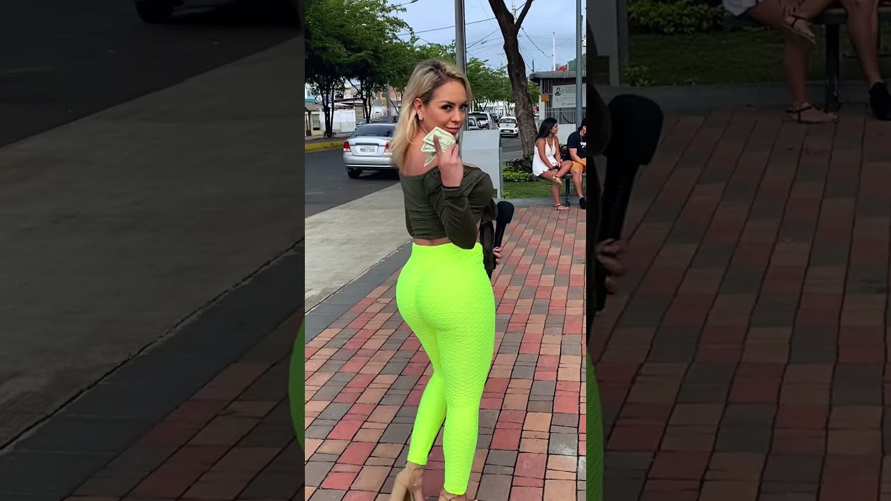 CHICO LLAMA A SU EX DELANTE DE SU NOVIA 😱 mira como reacciona ella 🤣