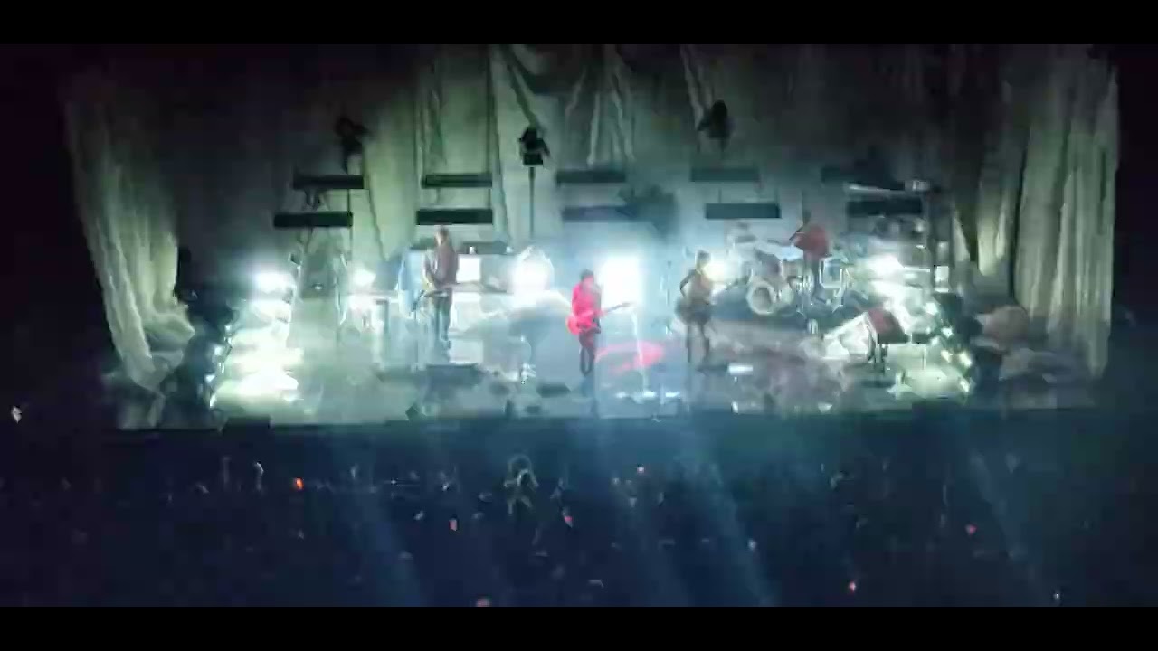 beabadoobee - 2024-09-13 MGM Music Hall, Boston full concert video, single camera balcony