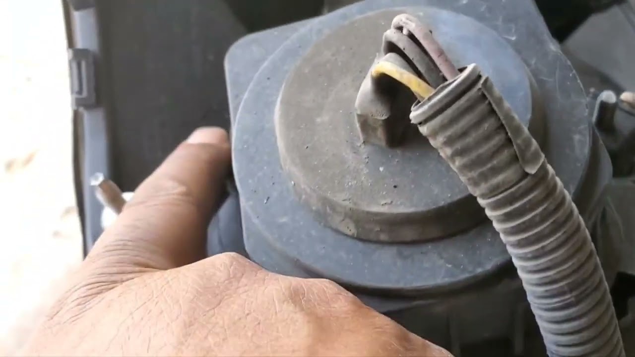2007 Cadillac DTS headlight replacement