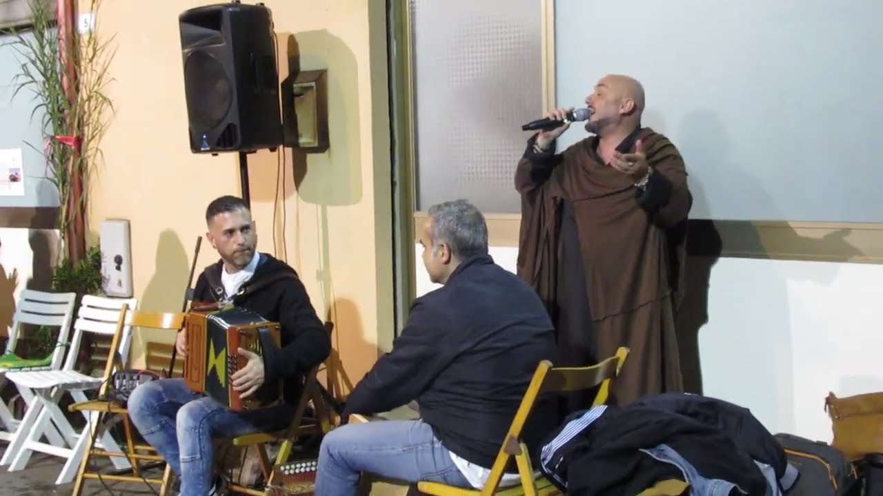 Emanuele Garau canta 