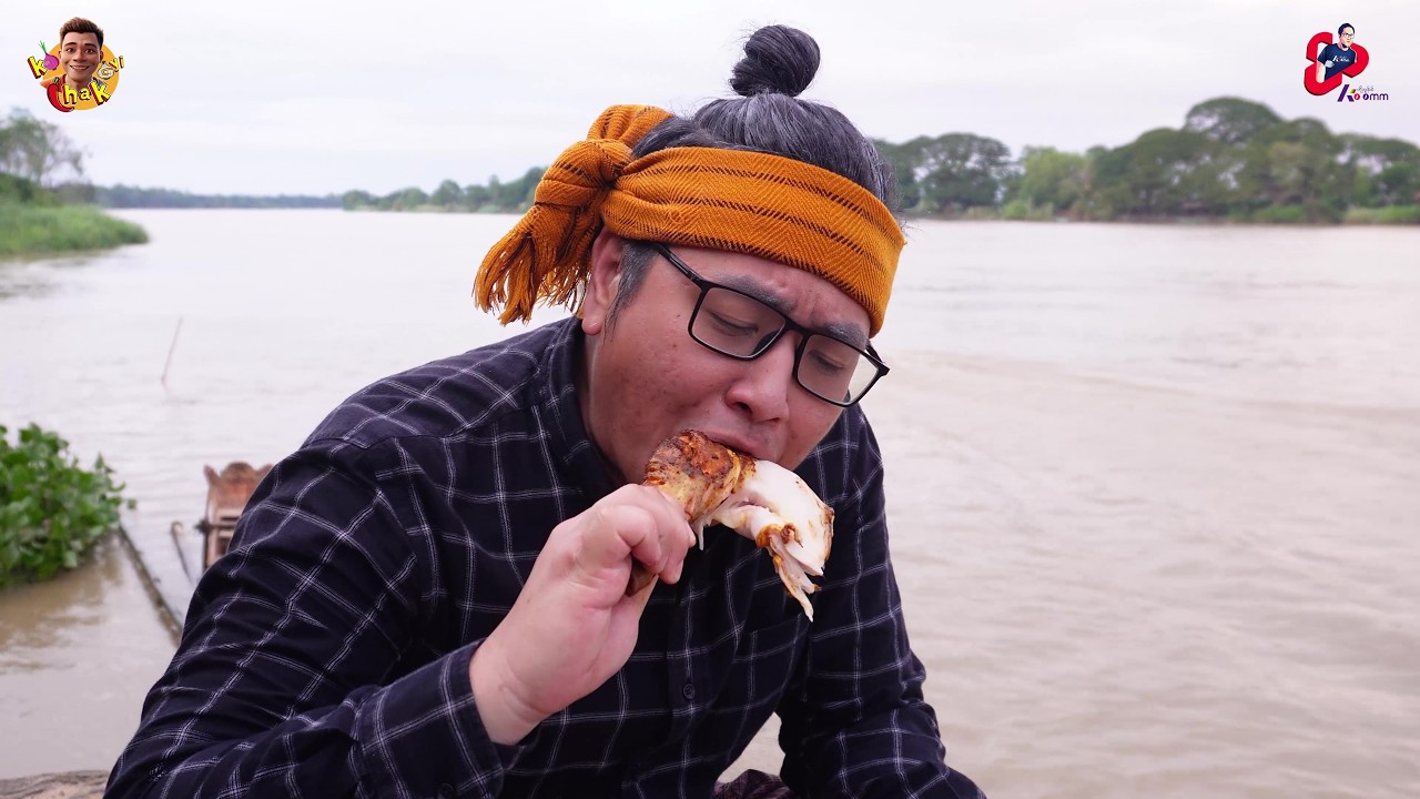Whole Chicken Over Fire, Primitive Grilling Method 😋 -  🇲🇲 Local Cuisine