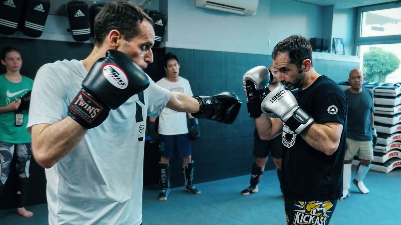 KICK BOXING : AMÉLIORE TA TECHNIQUE ET TON CARDIO AVEC CES COMBOS