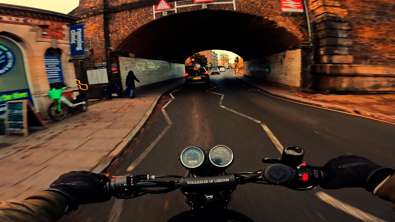 Freezing -1°C Ride Through London | TRIUMPH  SCRAMBLER 900 | Raw Exhaust [4K]