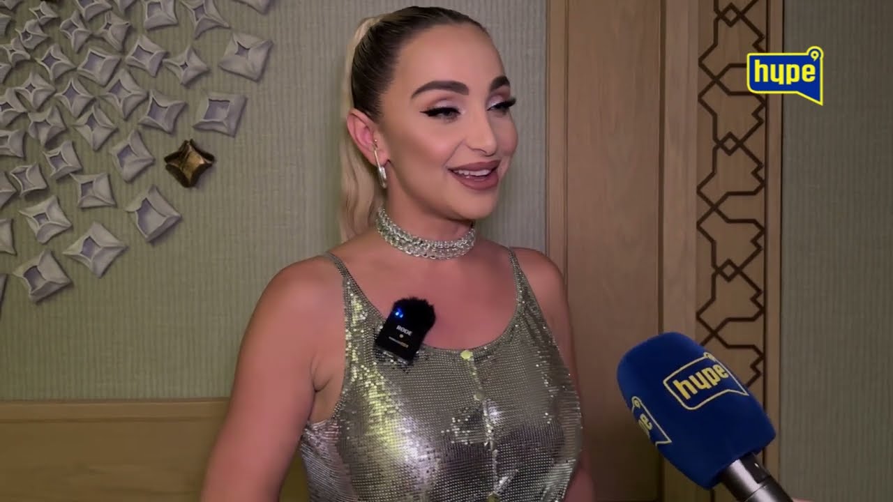 “Suprug me prati na nastupe! Sina cuva dadilja!” Maya Berovic “Imala sam letnje avanture u Budvi!”