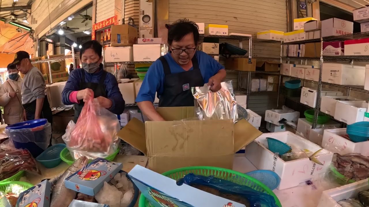 小季海鮮叫賣週六日：台中市北區柳川西路四段82號
