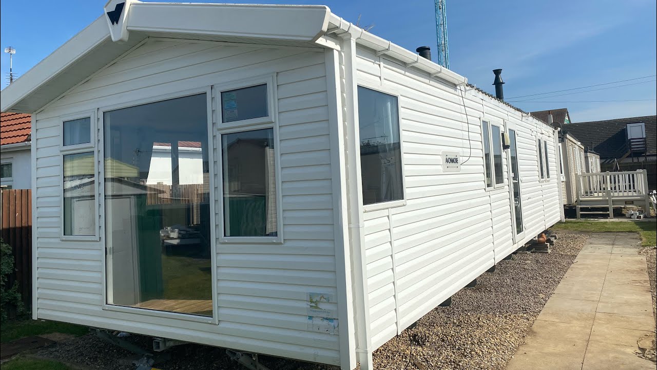Willerby Avonmore 2014 central heated & double glazed caravan near fantasy island.
