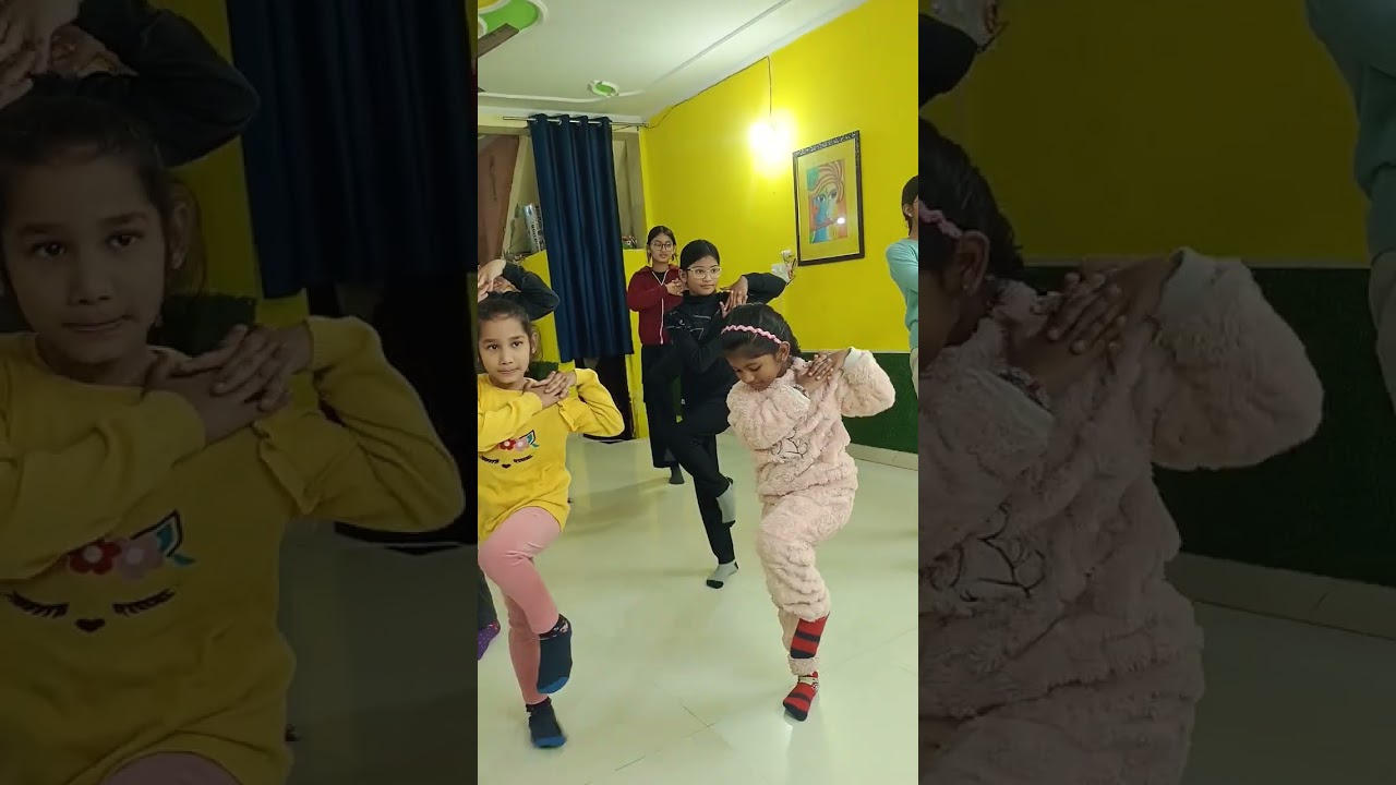 Holi special performance🫶holiya me ude re gulal #holi #holispecial #performance #dance #enjoy #viral