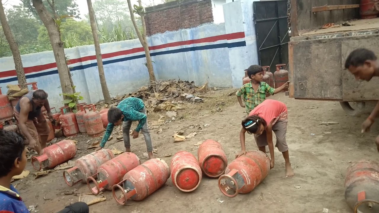 Loading to truck Mehta hp gas