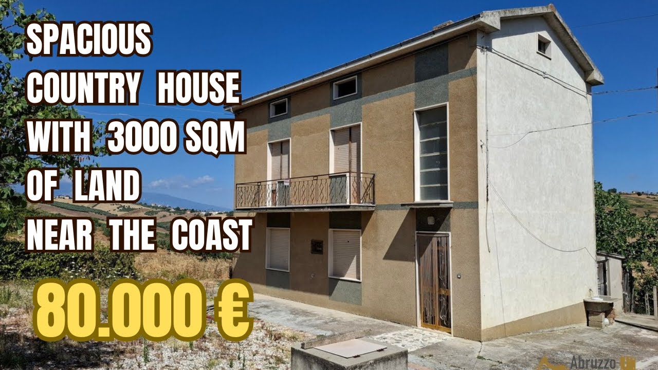 Spacious country house surrounded by 3000 sqm of land. Atessa