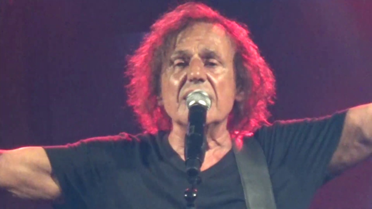 Βασίλης Παπακωνσταντίνου - Οι ψυχές και οι αγάπες - Official Live Video Καλοκαίρι 2019