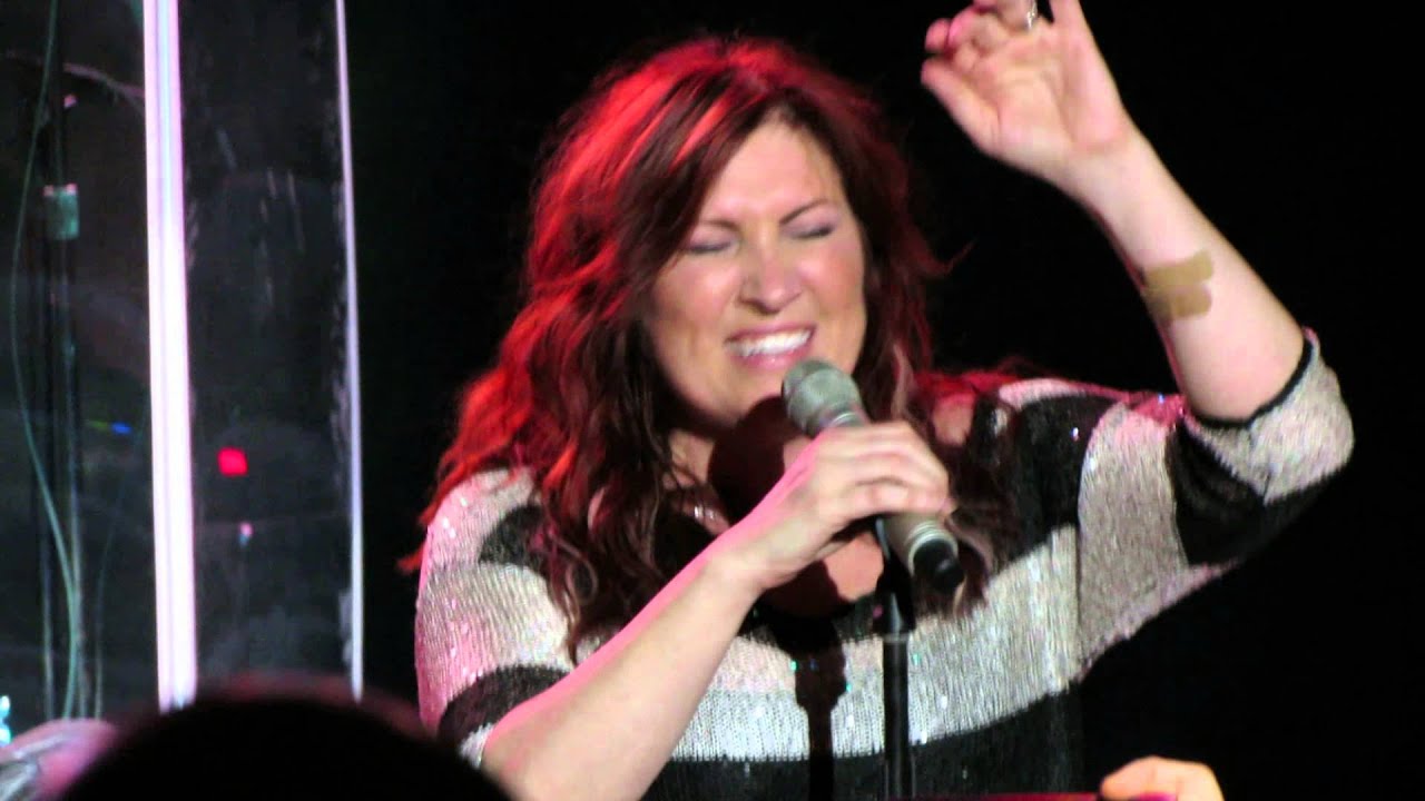 Jo Dee Messina - Don't Stop Believin' - Casino Miami Jail-Alai