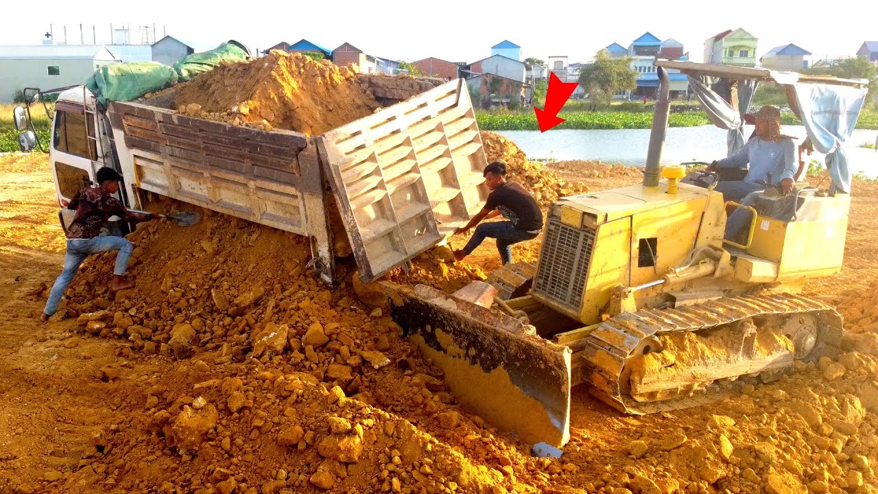 Mix Incredible landfill! dump Truck 5ton Drive Back Uploading Landslide Overturned, Bulldozer KOMAT…