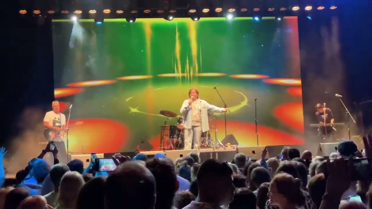 Фристайл Сергей Дубровин - Эти желтые розы (live)  - Дискотека СССР - Главклуб Москва 23.06.2022