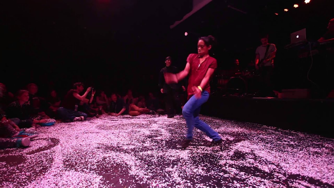 Bboy Issue vs Joy - DEFIPAYETTE 2015