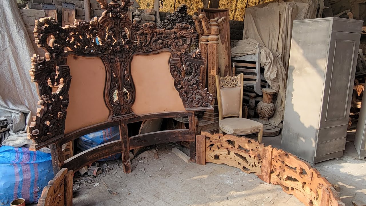 Round bed solid wooden #furniture #shafqatfurniture #ytshorts 