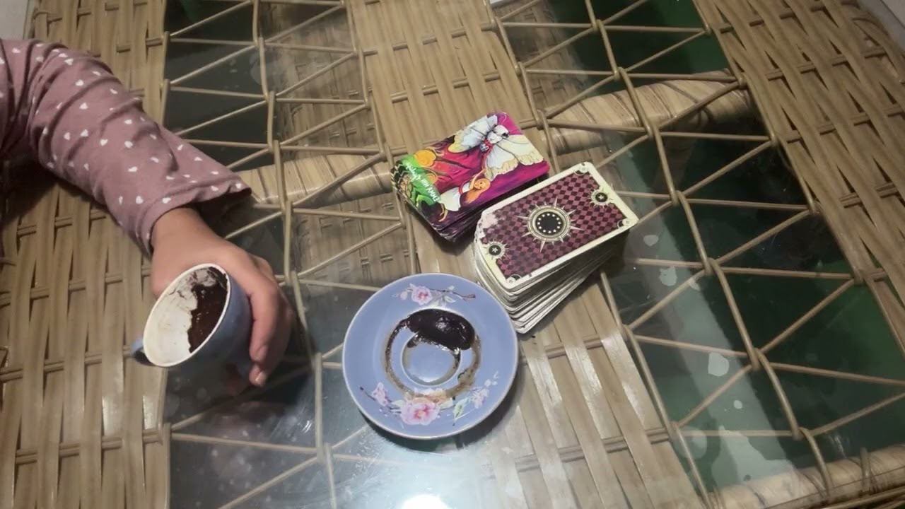 KARŞINDA G&Ouml;ZYAŞI D&Ouml;KECEK ŞİMDİ HAYALİNE SARILIYOR / GENEL KAHVE TAROT FALI #tarot #kahvefalı #sufalı