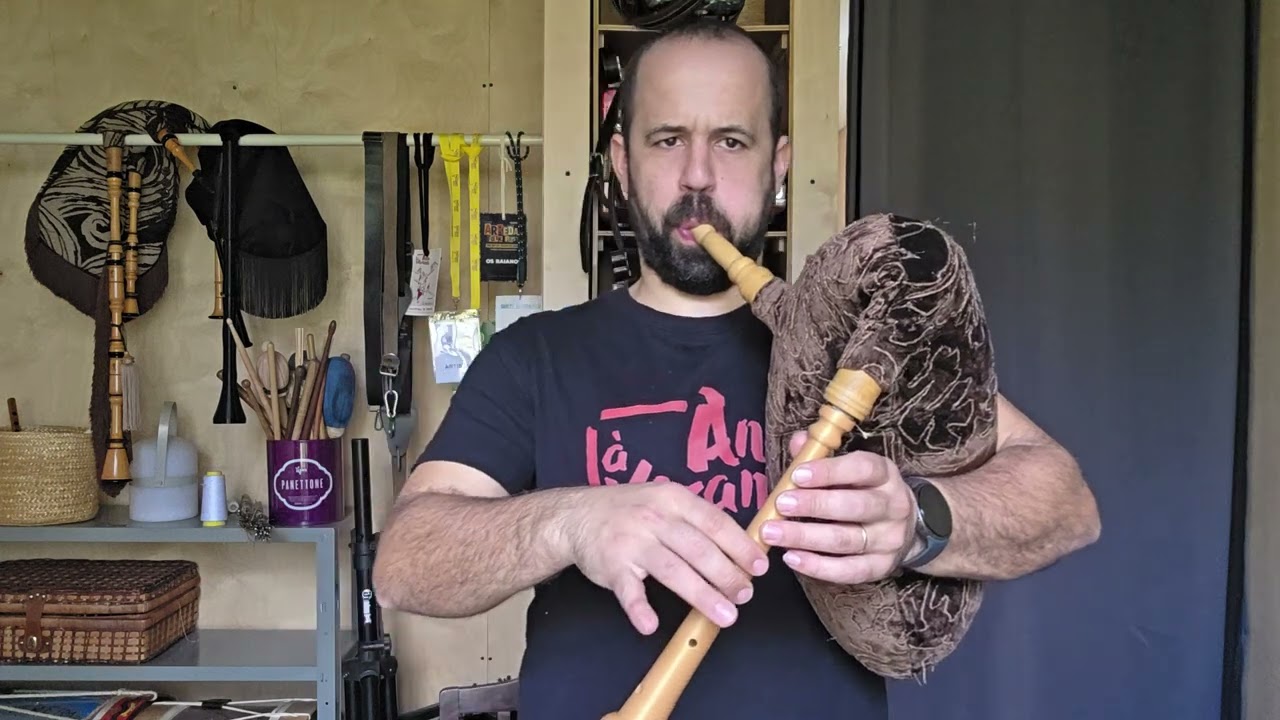 15 - Ferreiro com Gaita de Bravães