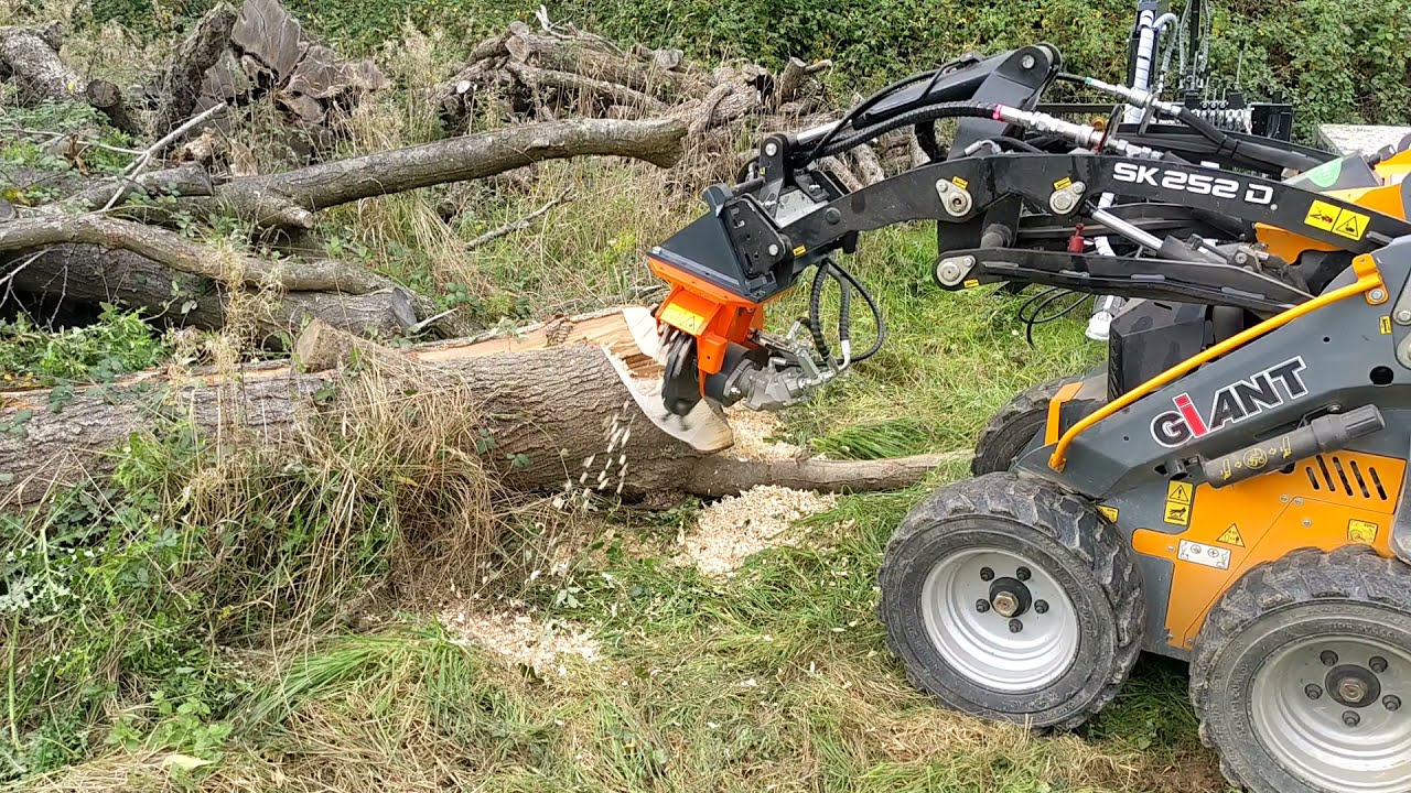 Klou stump grinder and Tobroco Giant loader