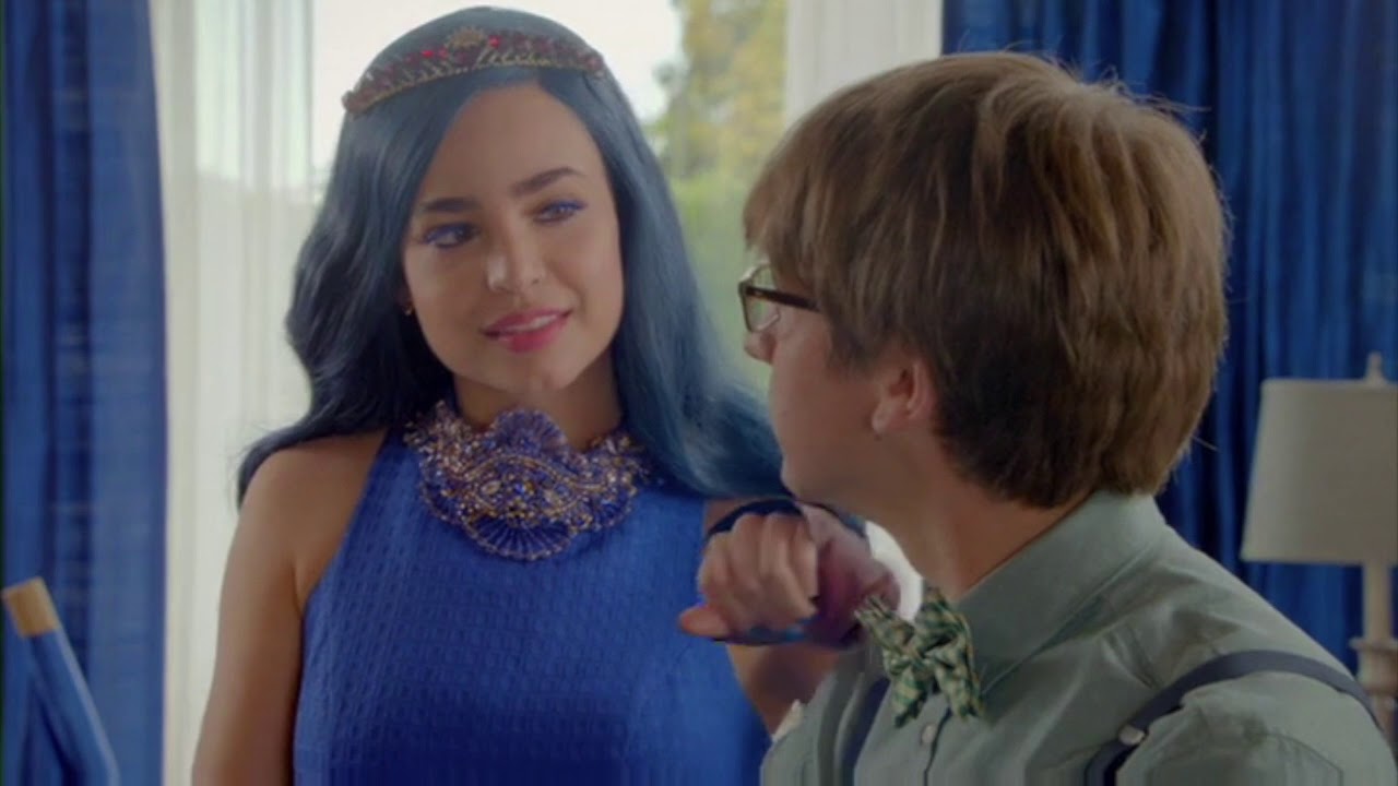 Evie & Doug Moments: Descendants 2